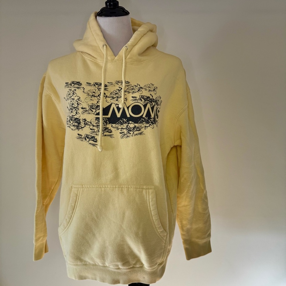 Moms Skateboard‎ Shop Yellow Hoodie